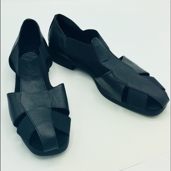 Black Leather Sandals.size 9 - Picture 4 of 11